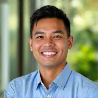 Portrait ni Jose Reyes, isang Filipino wellness coach na may karanasan sa vegan lifestyle.