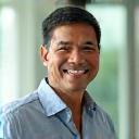 Portrait photo ni Mark, isang Pilipinong propesyonal na nagkaroon ng markadong pagbaba ng timbang at pagtaas ng enerhiya.
